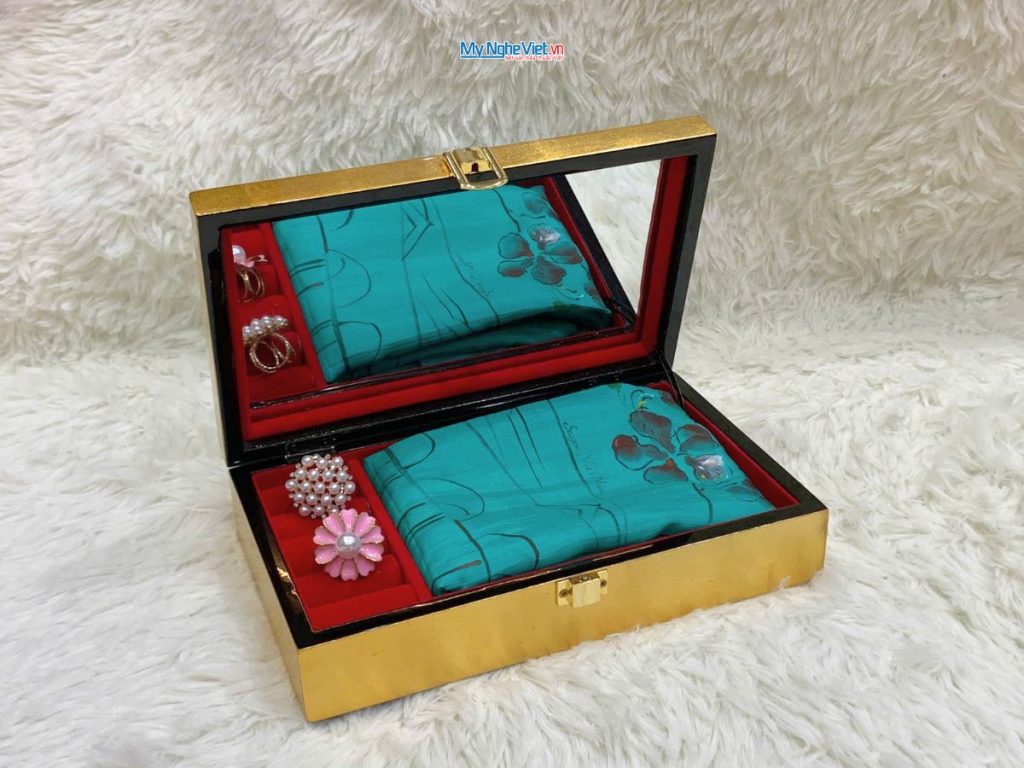 Quà Tặng Hộp Sơn Mài Hoa Sen & Khăn Lụa Hà Đông Cao Cấp
