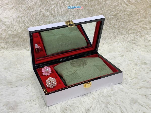 Quà Tặng Hộp Sơn Mài Hoa Sen & Khăn Lụa Hà Đông Cao Cấp