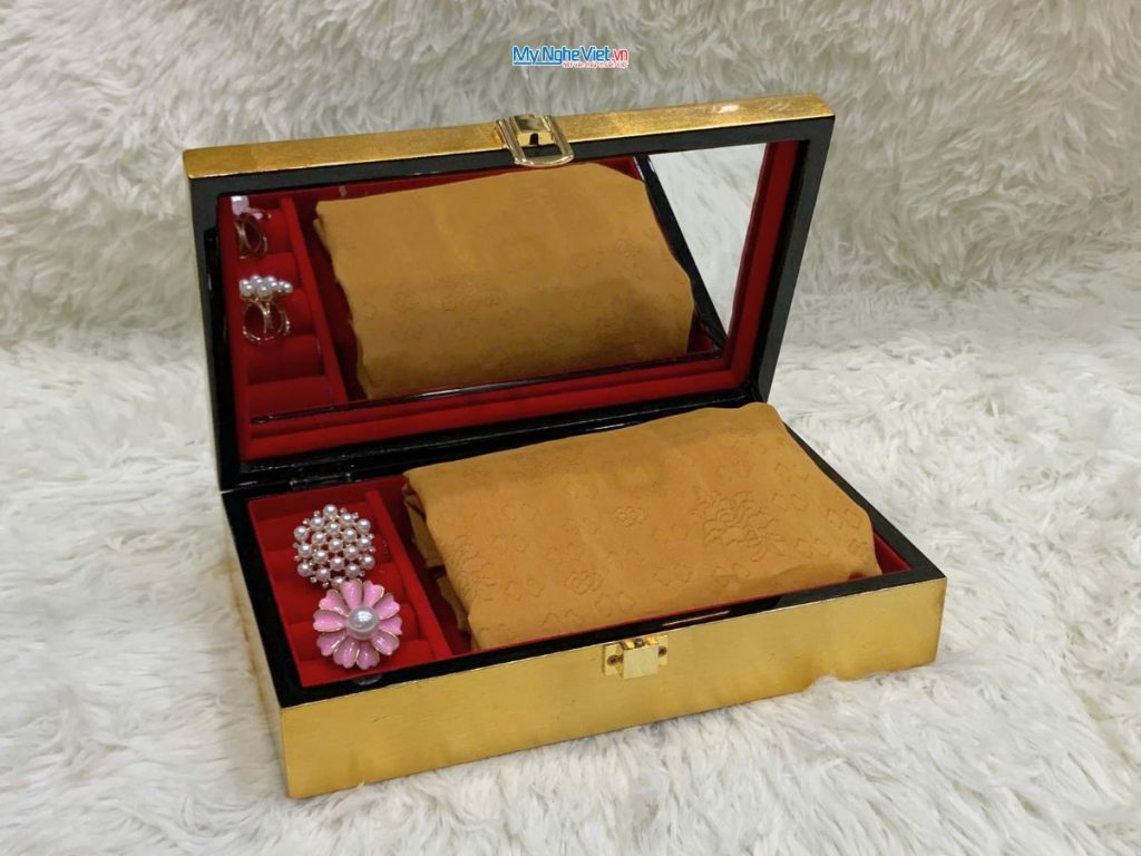 Quà Tặng Hộp Sơn Mài Hoa Sen & Khăn Lụa Hà Đông Cao Cấp