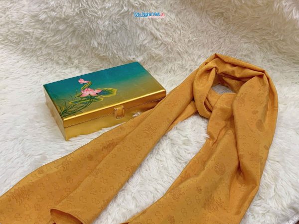 Quà Tặng Hộp Sơn Mài Hoa Sen & Khăn Lụa Hà Đông Cao Cấp