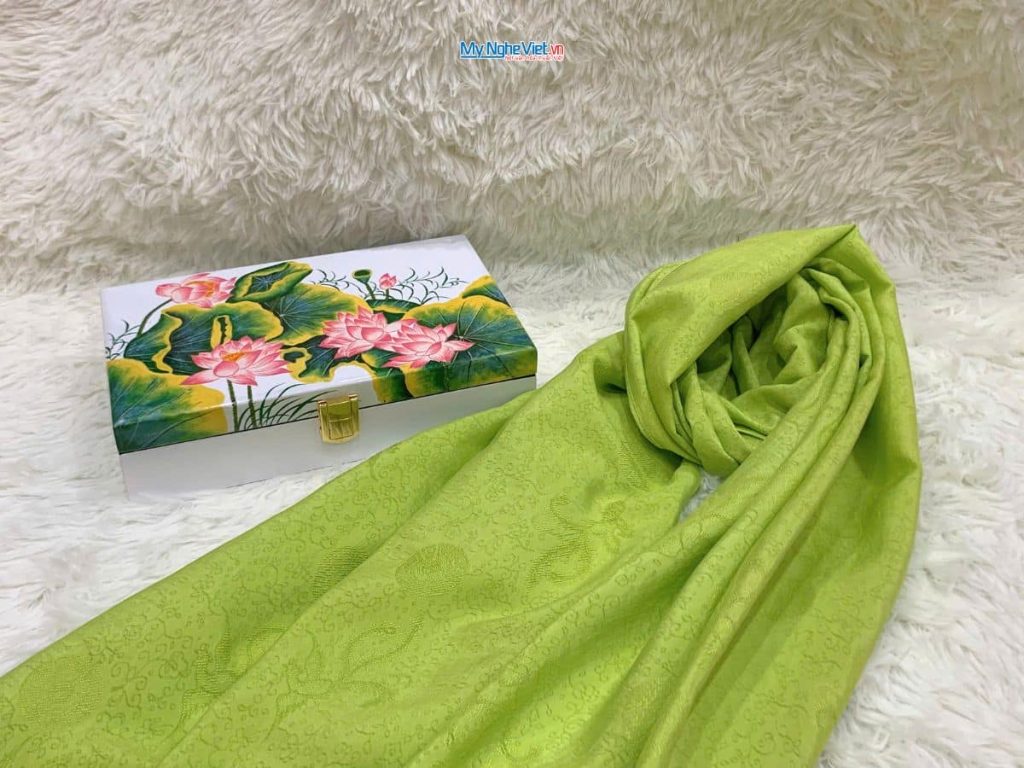 Quà Tặng Hộp Sơn Mài Hoa Sen & Khăn Lụa Hà Đông Cao Cấp