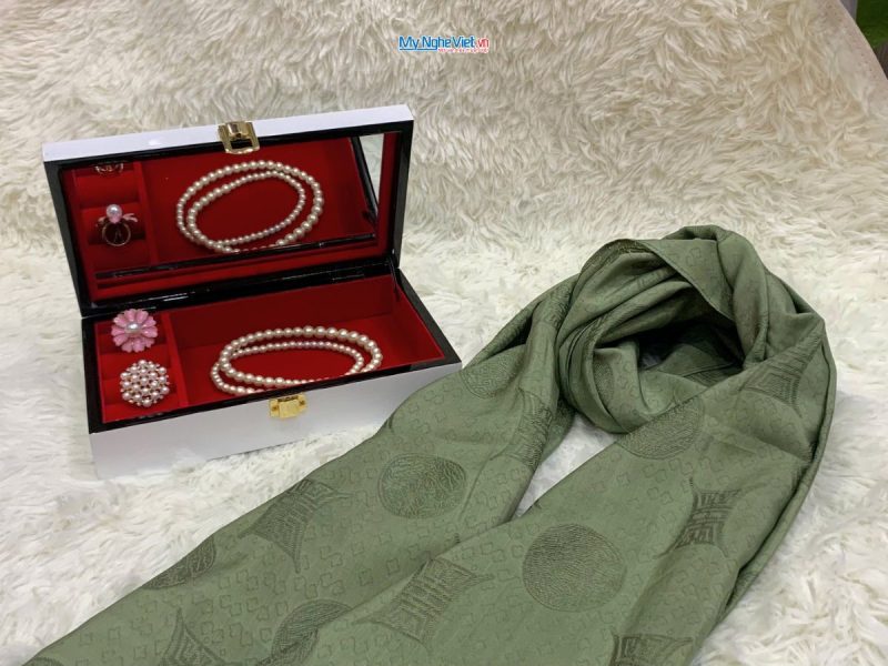 Quà Tặng Hộp Sơn Mài Hoa Sen & Khăn Lụa Hà Đông Cao Cấp CBKLNL89-2 - Ảnh 2