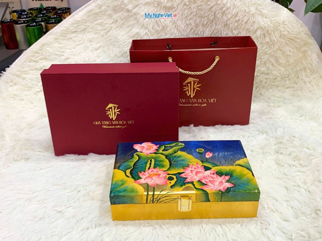 Quà tặng hộp trang sức sơn mài họa tiết hoa sen vẽ tay