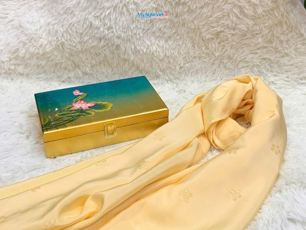 Quà Tặng Hộp Sơn Mài Hoa Sen & Khăn Lụa Hà Đông Cao Cấp