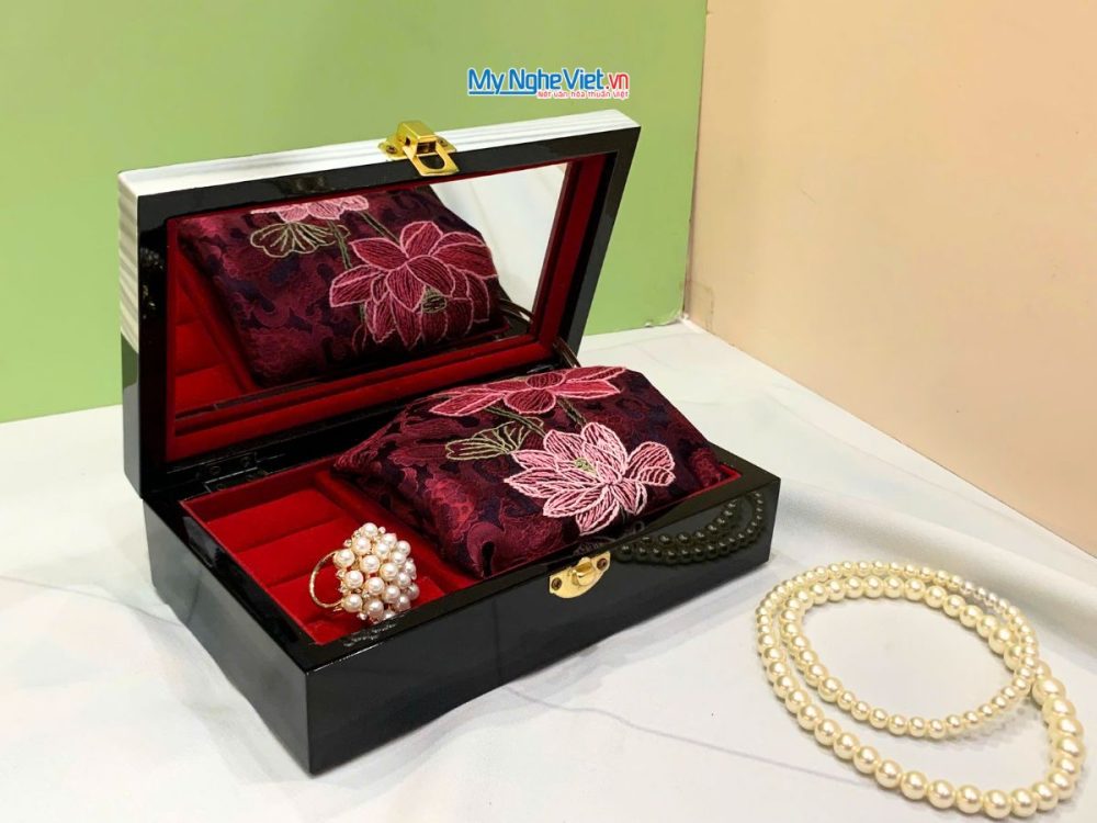 Quà Tặng Hộp Sơn Mài Đồng Quê & Khăn Lụa Thêu Hoa
