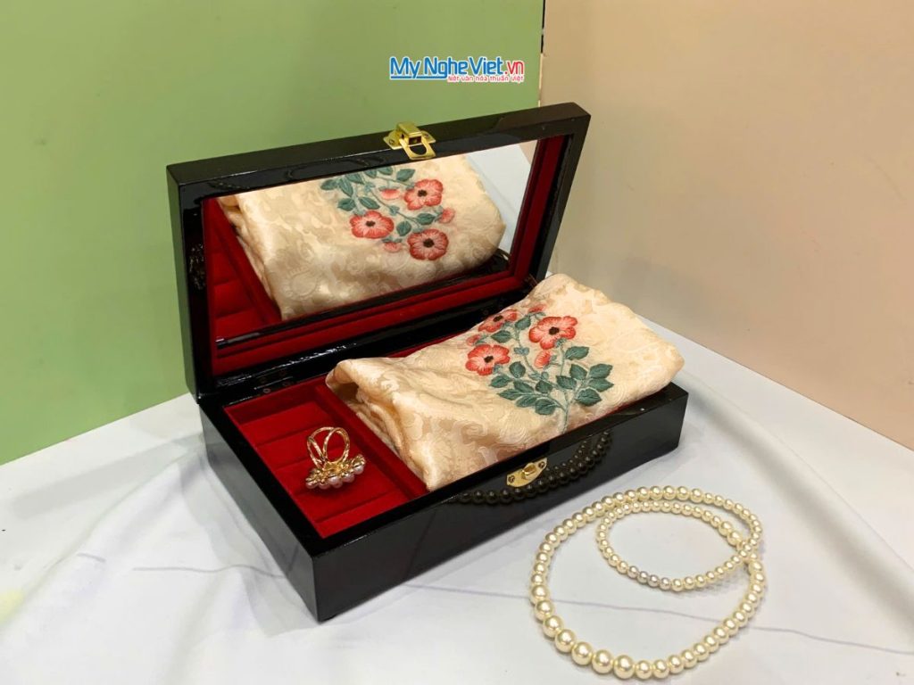 Quà Tặng Hộp Sơn Mài Hoa Hồng & Khăn Lụa Thêu Tay
