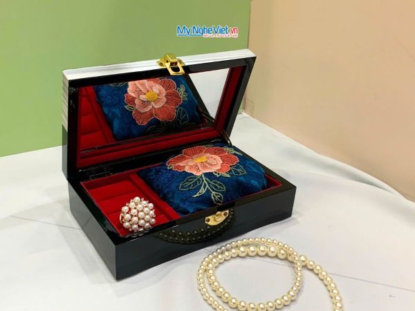 Quà Tặng Hộp Sơn Mài Đồng Quê & Khăn Lụa Thêu Hoa