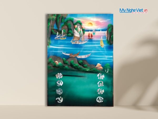 Tranh Lịch Sơn Mài Thuận Buồm Xuôi Gió Cẩn Ốc Nền Xanh