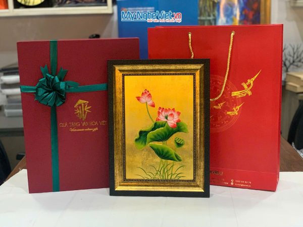 Tranh Sơn Mài Hoa Sen Vàng Đắp Nổi Và Hộp Quà Tặng Cao Cấp