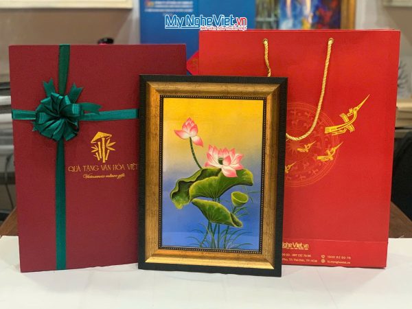 Tranh Sơn Mài Hoa Sen Vàng Đắp Nổi Và Hộp Quà Tặng Cao Cấp
