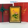 Tranh Sơn Mài Hoa Sen Vàng Đắp Nổi Và Hộp Quà Tặng Cao Cấp
