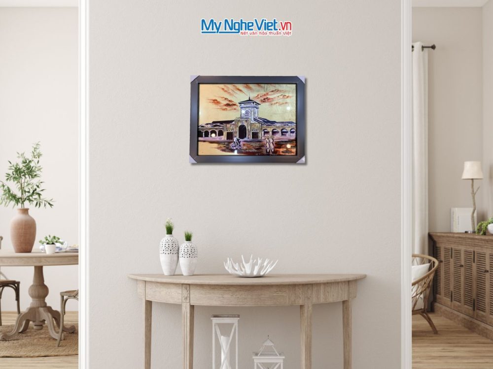 Tranh sơn mài dát vàng vẽ chợ Bến Thành