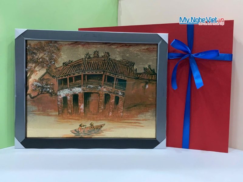 Tranh sơn mài dát vàng vẽ Chùa Cầu