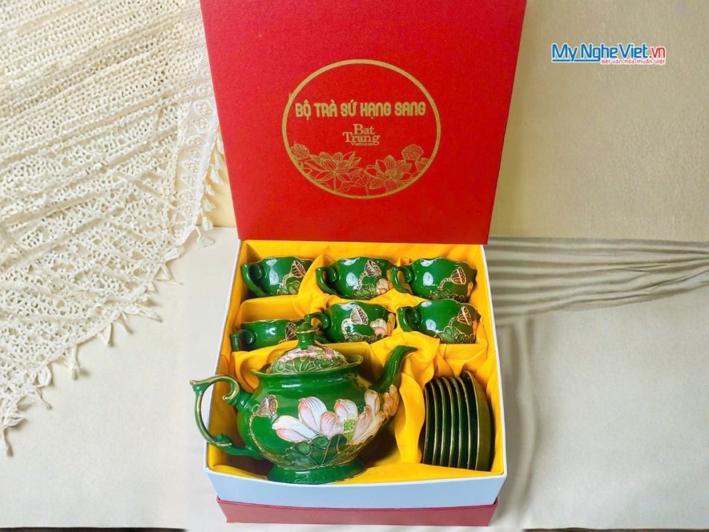 Bộ Bình Trà Queen Xanh Ngọc Vẽ Vàng Kim Họa Tiết Hoa Đắp Nổi