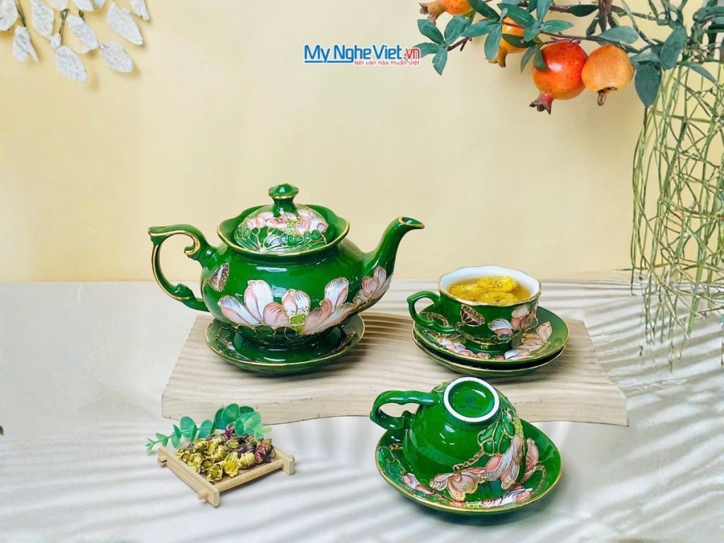 Bộ Bình Trà Queen Xanh Ngọc Vẽ Vàng Kim Họa Tiết Hoa Đắp Nổi