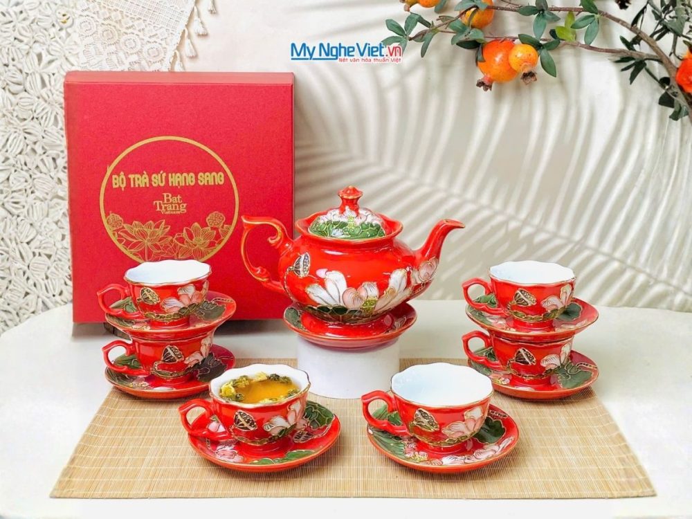 Bộ Bình Trà Queen Mùa Đỏ Vẽ Vàng Kim Họa Tiết Hoa Đắp Nổi