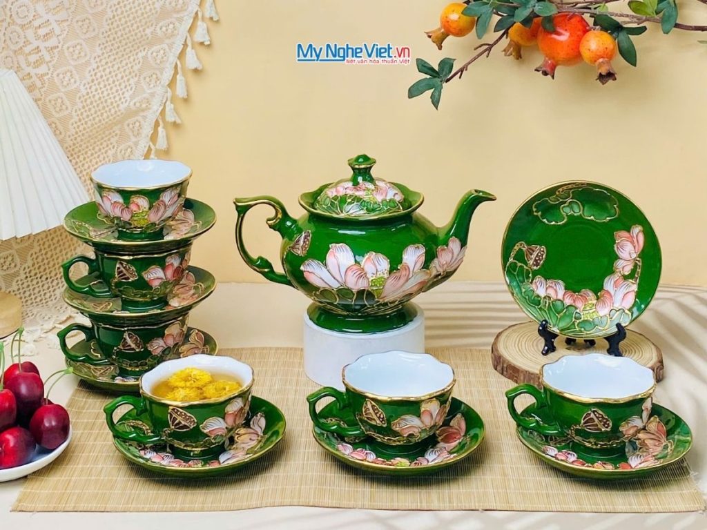 Bộ Bình Trà Queen Xanh Ngọc Vẽ Vàng Kim Họa Tiết Hoa Đắp Nổi