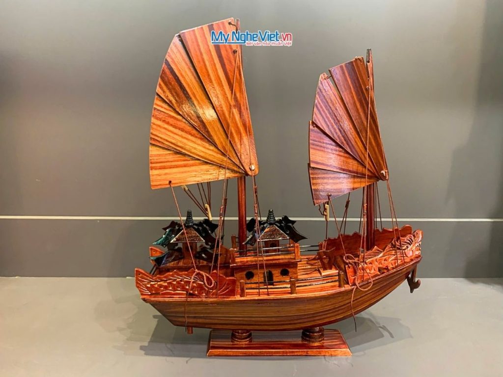 Thuyền Rồng Vịnh Hạ Long gỗ hương