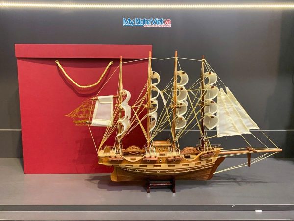 Combo Mô hình thuyền buồm phong thủy France II Và Hộp Ép Kim Cao Cấp