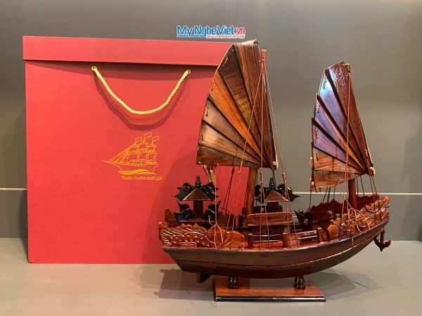 Combo Mô Hình Thuyền Gỗ Việt Nam -Thuyền Rồng Gỗ Cẩm Lai Và Hộp Ép Kim Cao Cấp