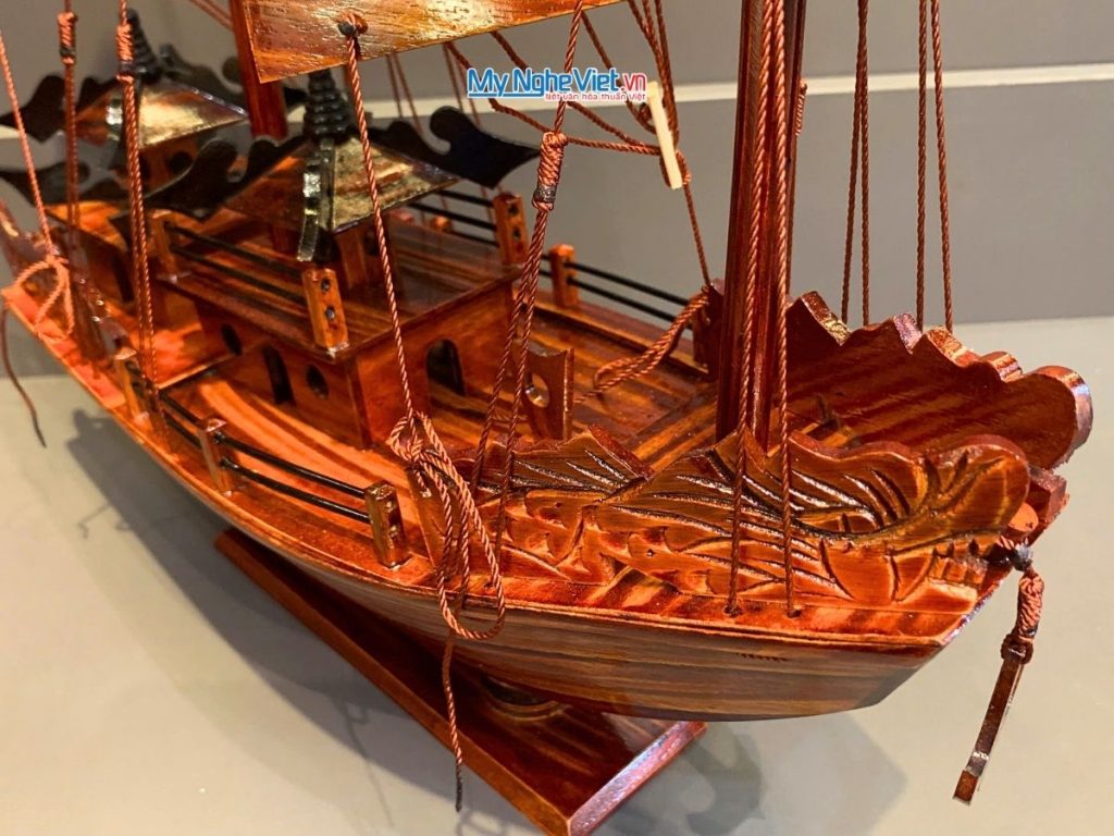 Thuyền Rồng Vịnh Hạ Long gỗ hương