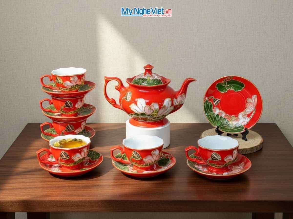 Bộ bình trà dáng queen vẽ vàng kim 3D cao cấp
