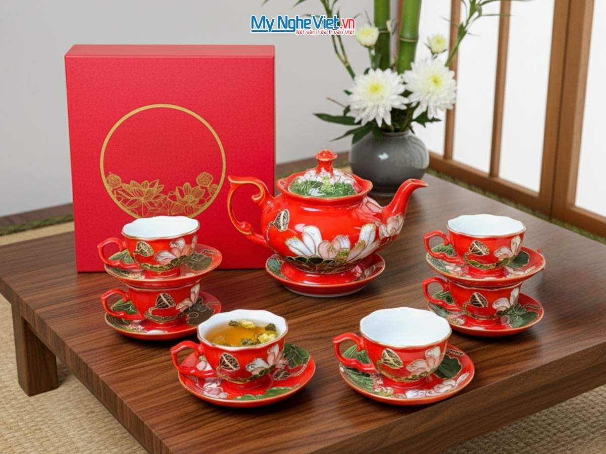 Bộ bình trà dáng queen vẽ vàng kim 3D cao cấp