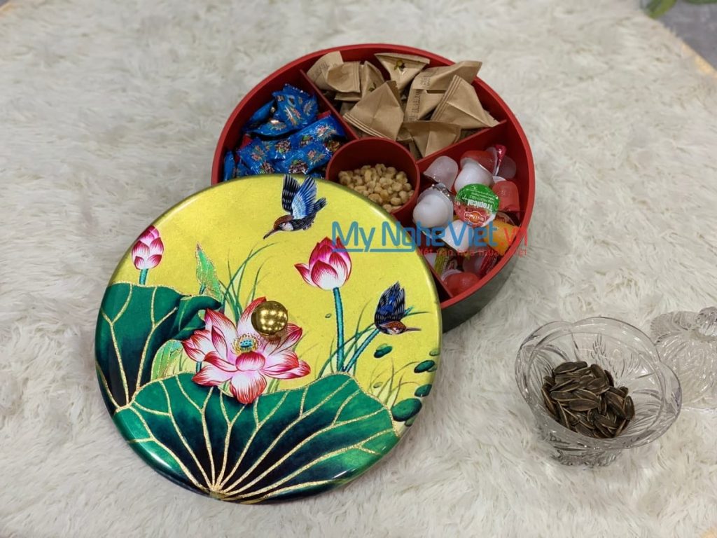 Hộp Mứt Tết Sơn Mài 5 Ngăn Sen Chim Xanh Lá Ruột Đỏ