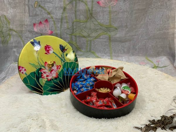 Hộp Mứt Tết Sơn Mài 5 Ngăn Sen Chim Xanh Lá Ruột Đỏ