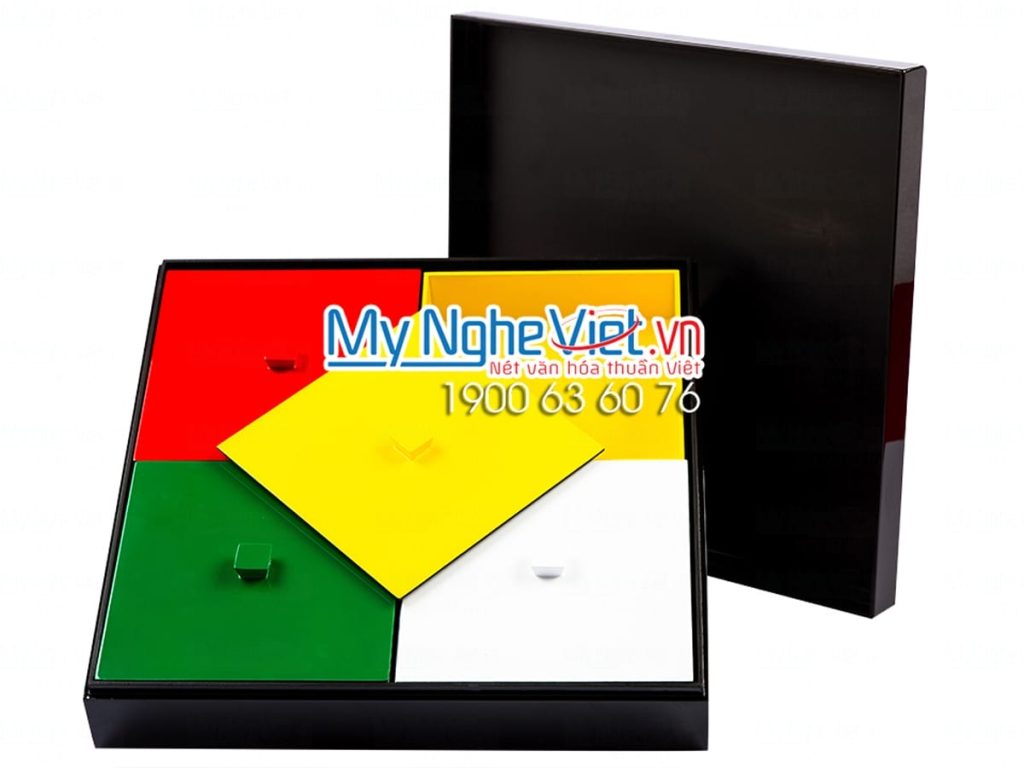 Hộp Mứt Tết Sơn Mài Mai Vàng Nền Đỏ Tươi 4 Ngăn Rời