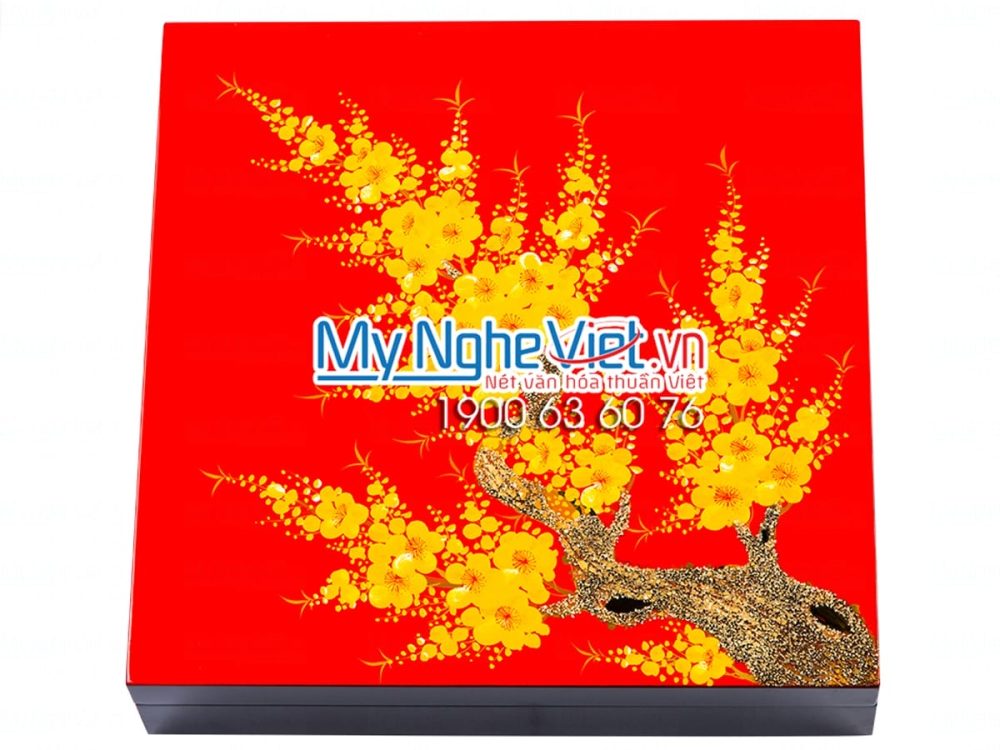 Hộp Mứt Tết Sơn Mài Mai Vàng Nền Đỏ Tươi 4 Ngăn Rời