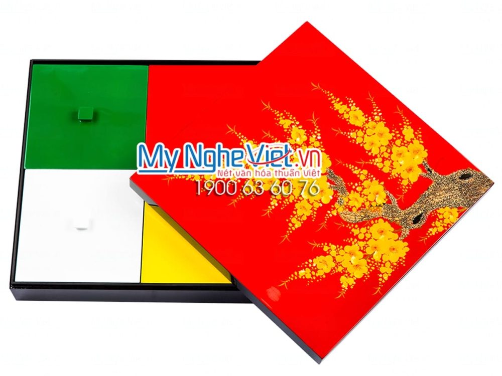Hộp Mứt Tết Sơn Mài Mai Vàng Nền Đỏ Tươi 4 Ngăn Rời
