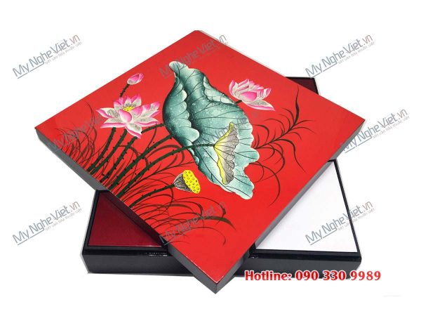 Hộp Mứt Tết Sơn Mài Hoa Sen Đỏ