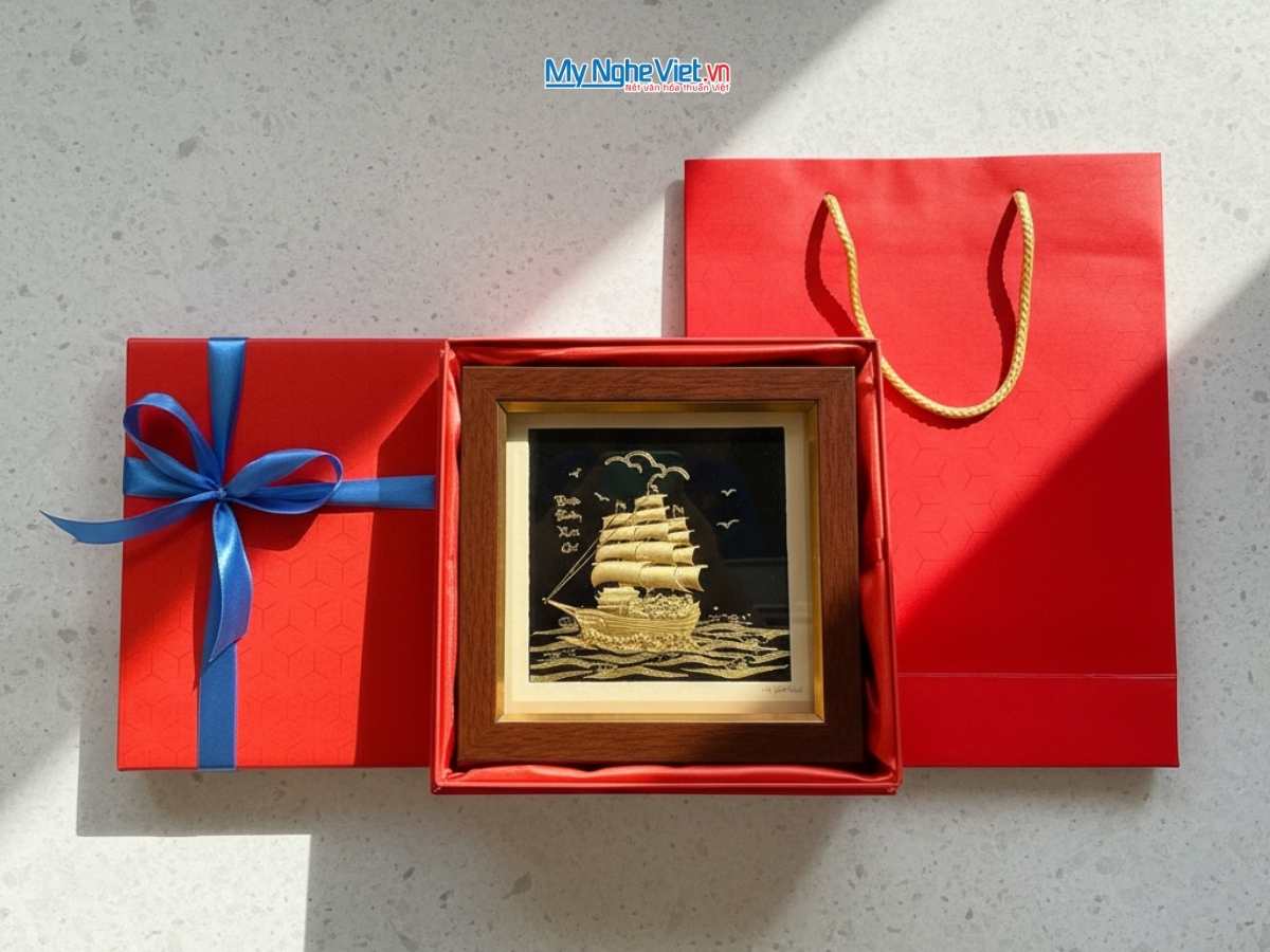 Tranh thuyền buồm dát vàng 24k nền đen để bàn và Hộp xilot đỏ - MNVHD04.10.1 - Ảnh 8