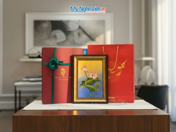 Tranh Sơn Mài Hoa Sen Nền Xanh Đắp Nổi