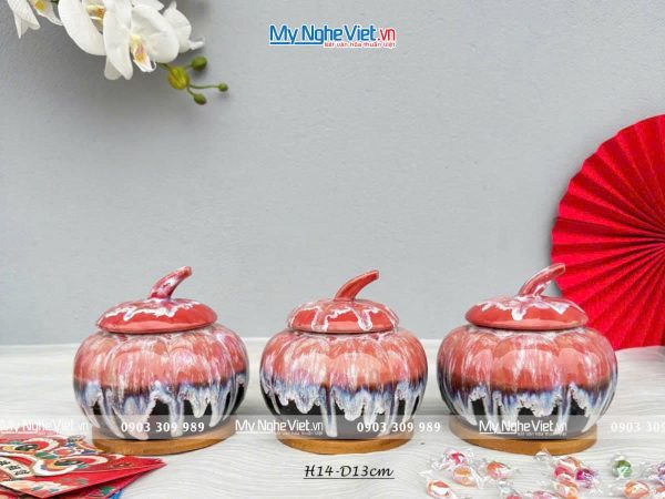 Bộ ba hủ mứt gốm Bát Tràng màu hồng và khay đế gỗ