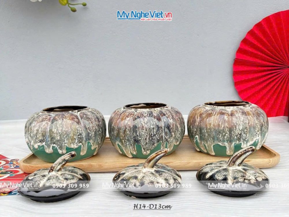 Bộ ba hủ mứt gốm Bát Tràng màu xanh lá và khay đế gỗ