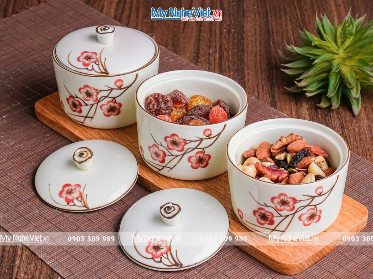Bộ ba hủ mứt gốm Bát Tràng họa tiết hoa đào và khay đế gỗ