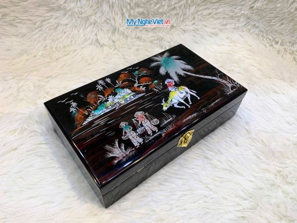 Hộp trang sức sơn mài đồng quê cẩn ốc mục đồng thổi sáo