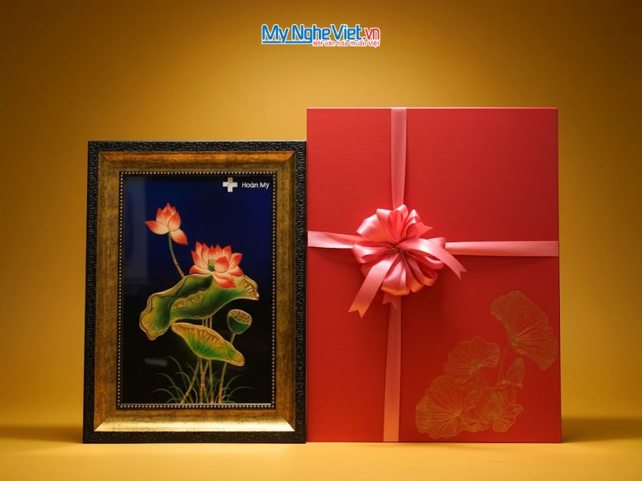 Tranh sơn mài hoa sen - Set quà têt cao cấp in logo