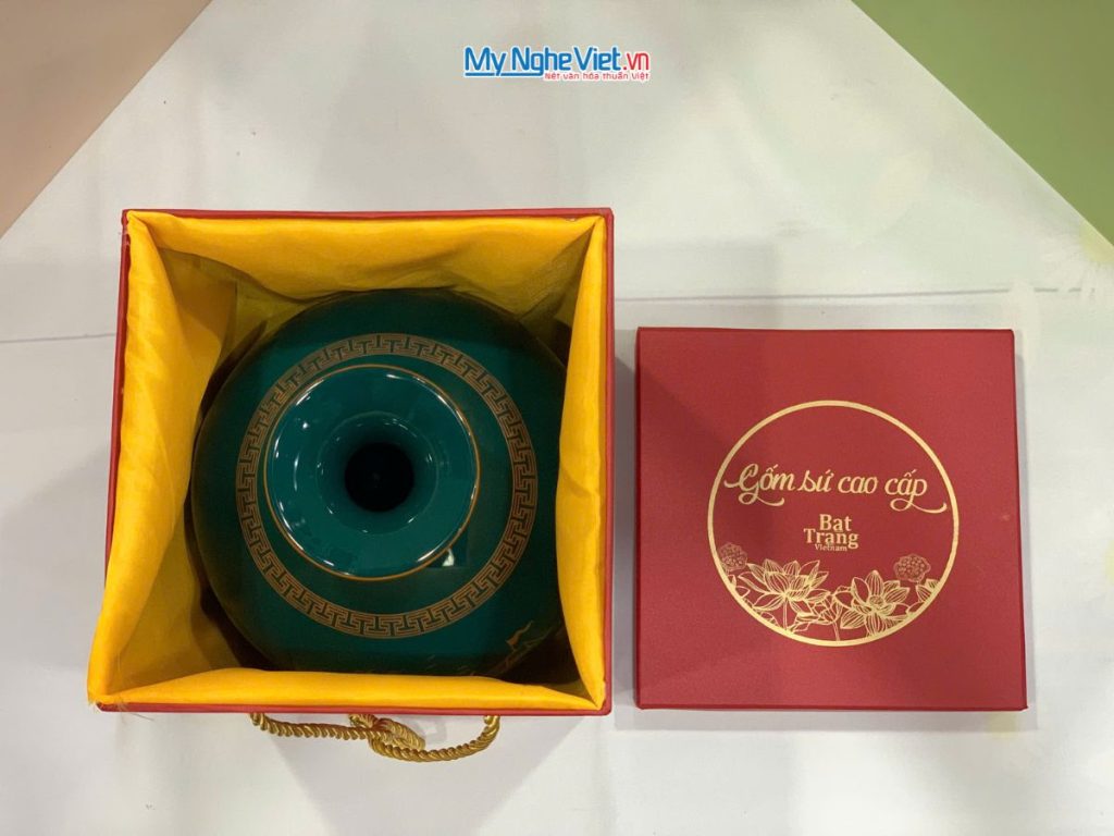 Lọ thu Tài hút Lộc Gốm Bát Tràng Màu Xanh Bộ Đội Và Đế Gỗ