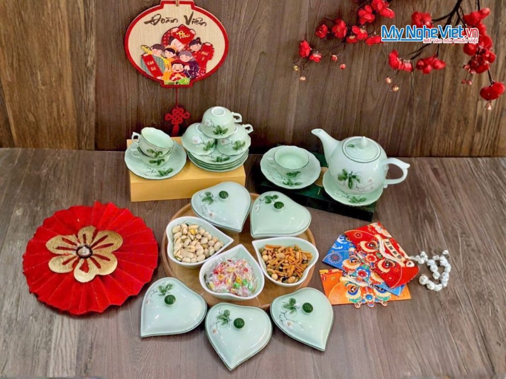 Bộ Bình Trà Và Khay Mứt Tết Gốm 5 Ngăn Bát Tràng Men Xanh