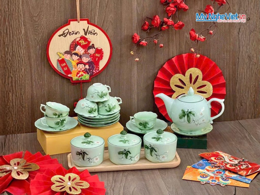 Bộ Bình Trà Và Bộ 3 Hũ Mứt Tết Gốm Bát Tràng Men Xanh