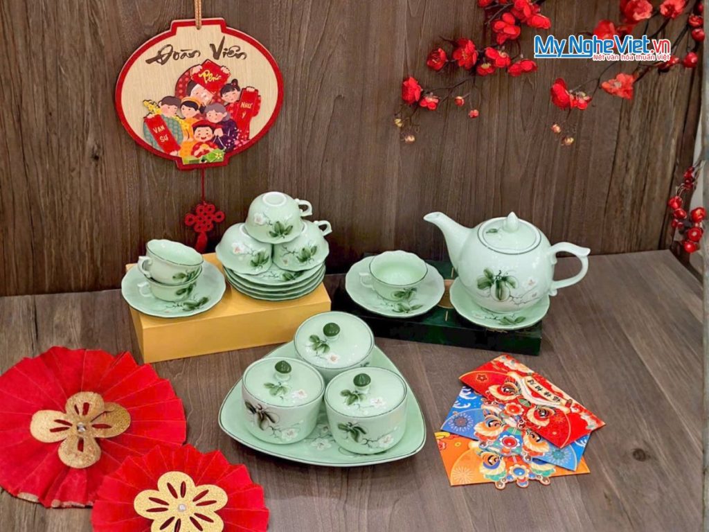 Bộ Bình Trà Và Bộ 3 Hũ Mứt Tết Khay Gốm Men Xanh