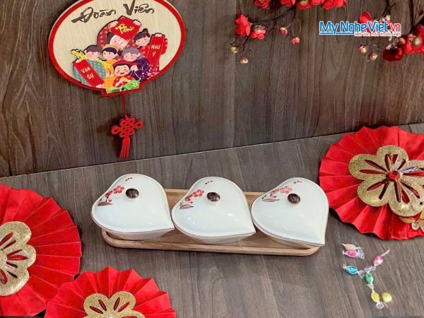 Khay Mứt Tết Hình Tym 3 Ngăn Gốm Bát Tràng Vẽ Hoa Đào