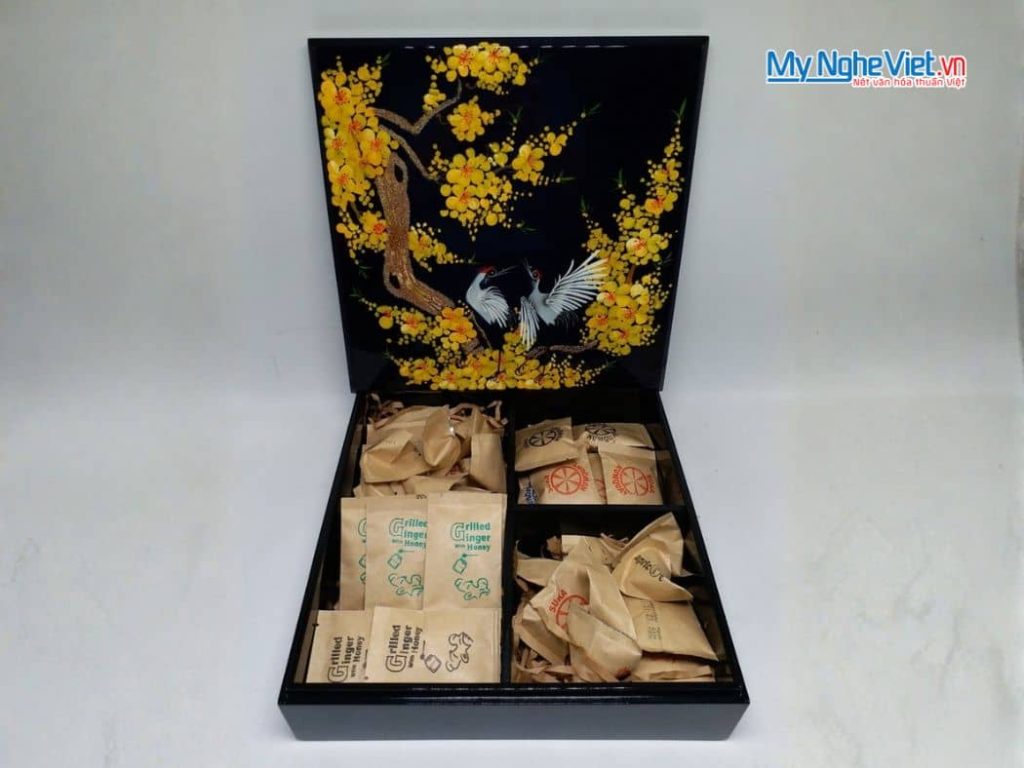 Hộp Mứt Tết Sơn Mài 4 Ngăn Cò Đào Nền Đen