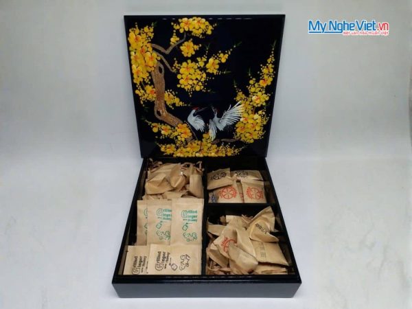 Hộp Mứt Tết Sơn Mài 4 Ngăn Cò Đào Nền Đen