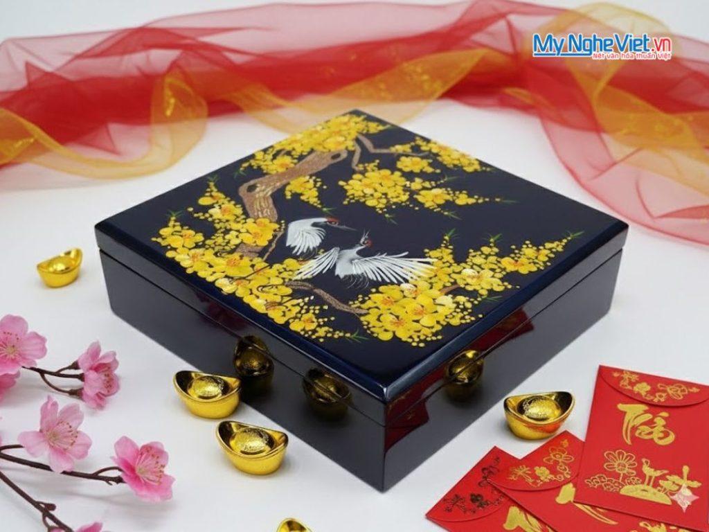 Hộp Mứt Tết Sơn Mài 4 Ngăn Cò Đào Nền Đen
