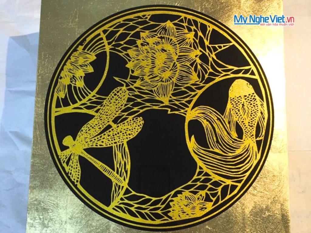 Hộp Mứt Tết Sơn Mài 4 Ngăn Nền Đen Họa Tiết Cá Sen Dát Lá Vàng