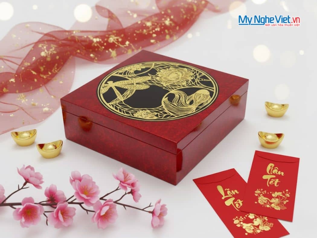 Hộp Mứt Tết Sơn Mài 4 Ngăn Nền Đen Họa Tiết Cá Sen Nhũ Đỏ